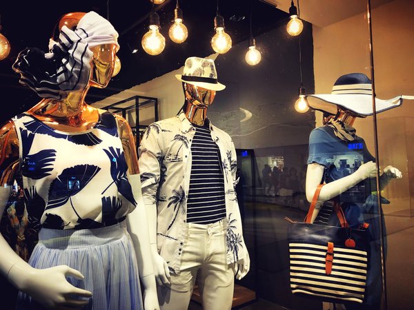 Mannequin vitrine de luxe : l'ultime atout pour votre boutique