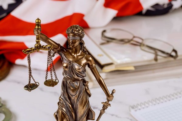 Comment choisir son notaire en droit des affaires à Ligné ?