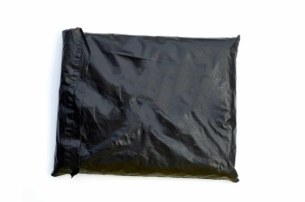 Une enveloppe grand format en plastique pour l'envoi de vos colis