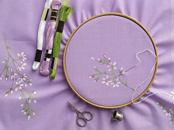 L'essence de la broderie à Bordeaux : Techniques, traditions et ateliers